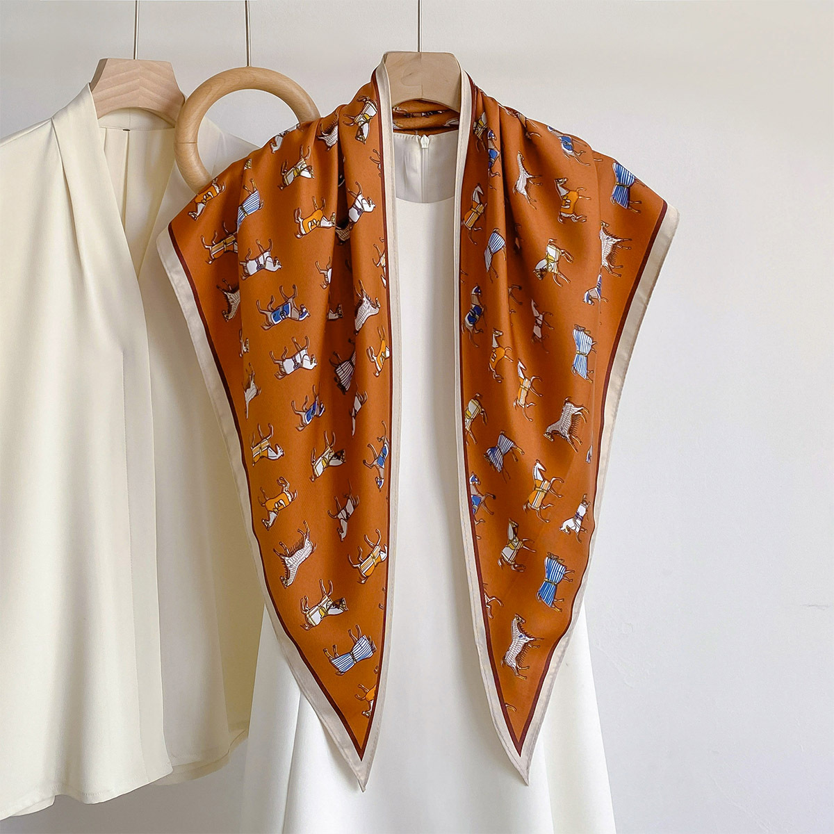Trendy Satin Triangle Shawl Ho - Bandana Multi Way 评论和价格