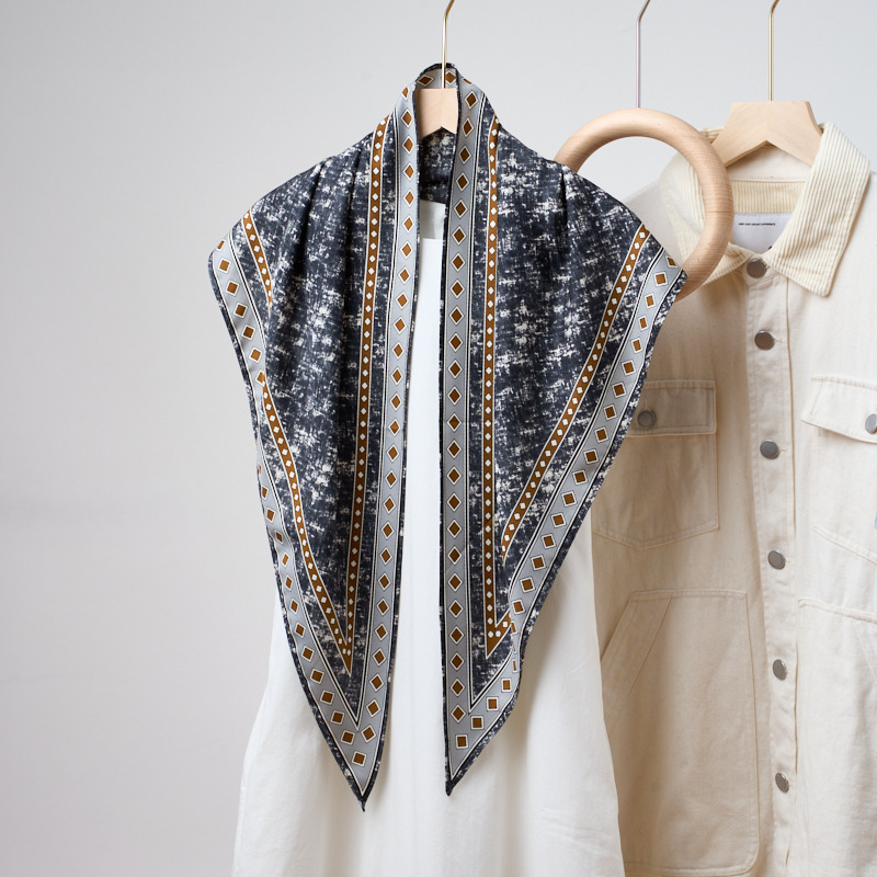 Denim Blue Triangle Scarf New  - Bandana Multi Way 评论和价格